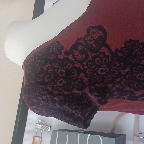 LOFT Burgundy and Black Graphic Lace Top Medium - Picture 4 of 7